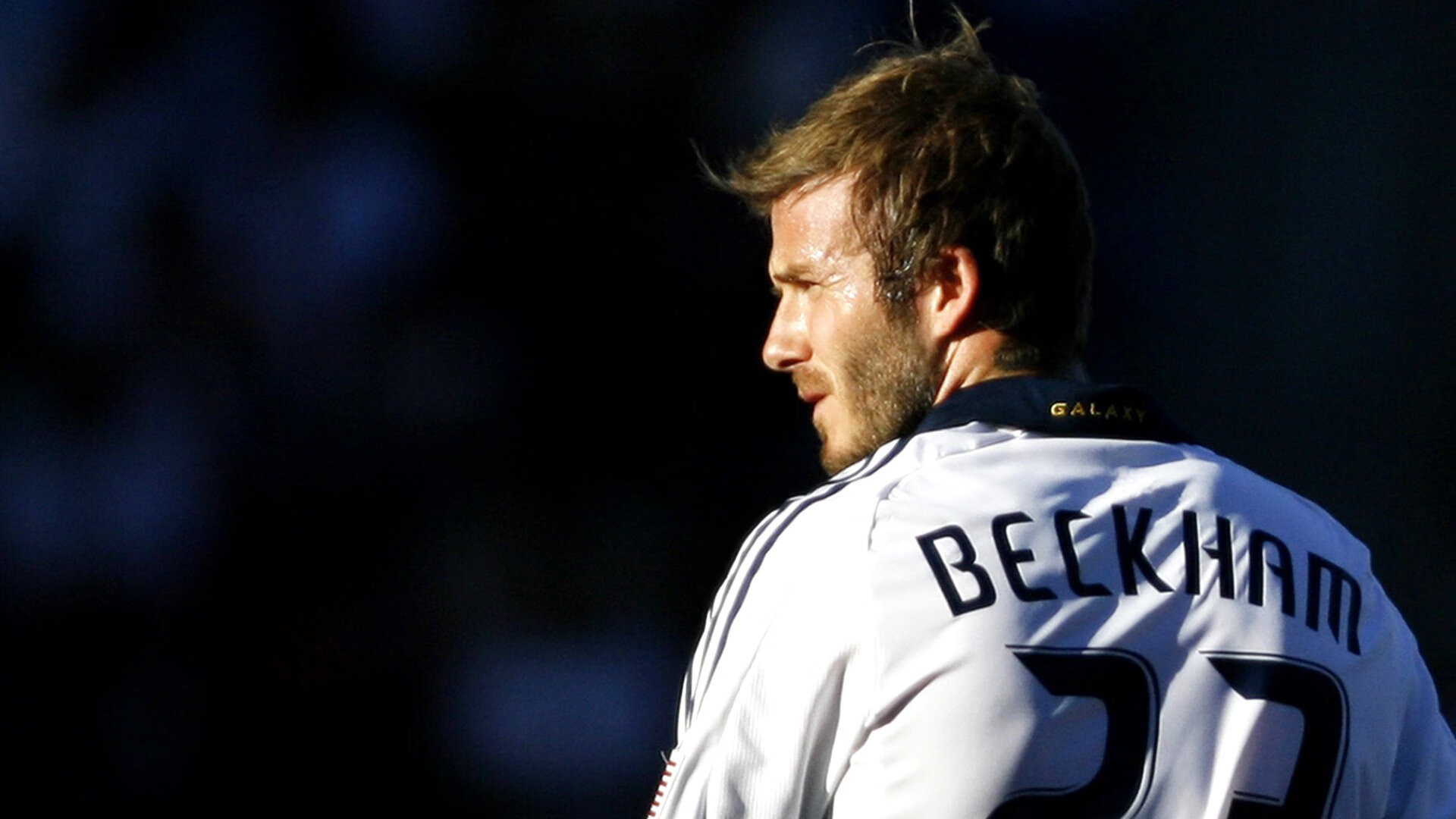 爱游戏下载-湖人对阵篮网，约基奇打出统治级数据，当错位成为常态，篮球叙事如何重塑？