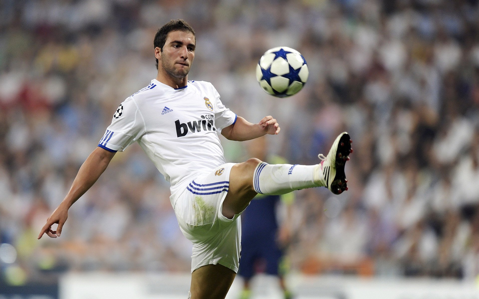 东决关键战之夜，当利拉德赛后评分拉满，我们究竟在为什么欢呼？